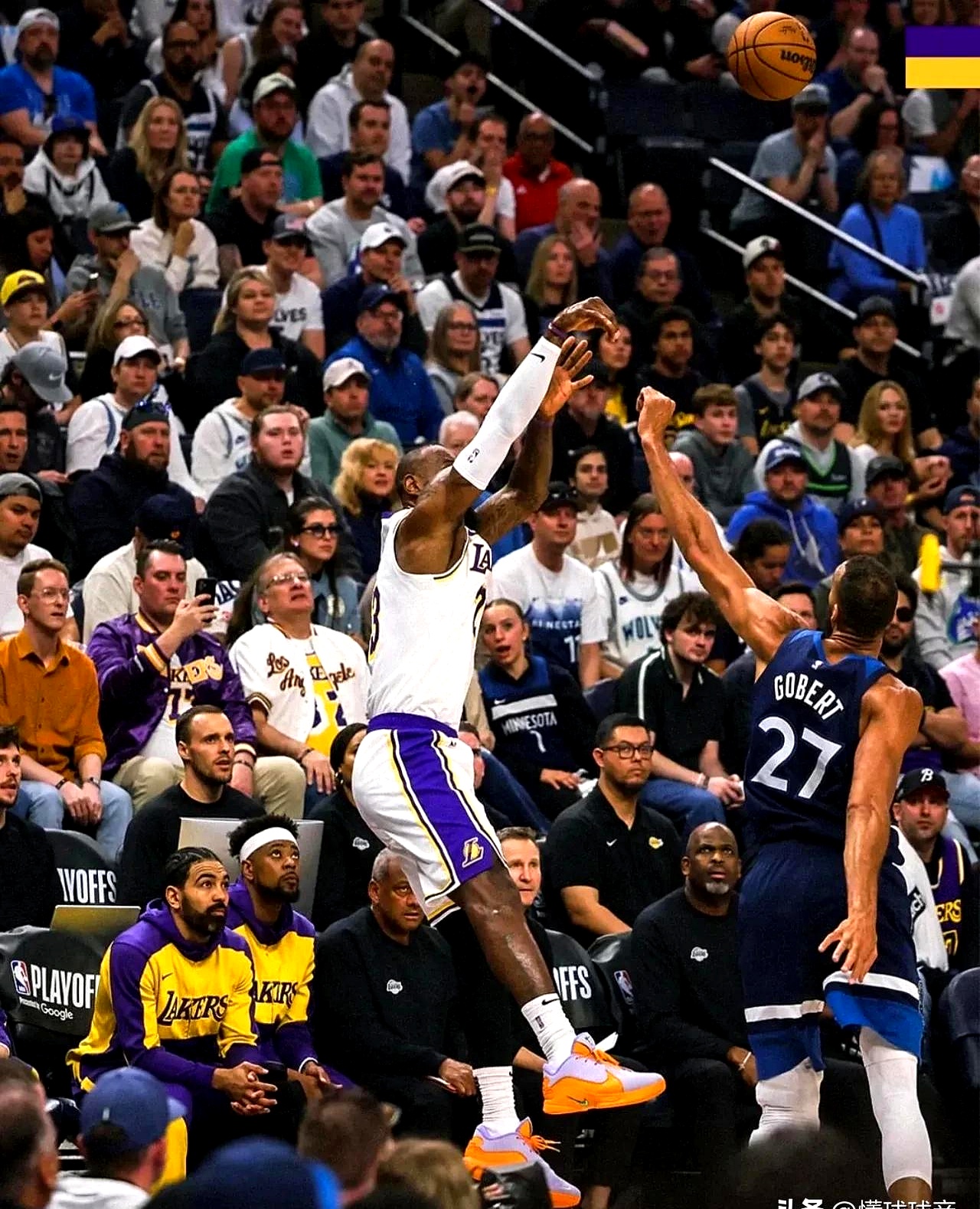 开云体育注册登录包含出色防守引发热议！，詹姆斯在独行侠比赛中刷新纪录再创辉煌时刻的词条