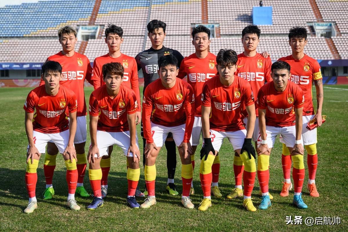 包含广州队训练开放日，今晚官宣签约引欢呼，葡超在即，年轻球员得到机会的词条