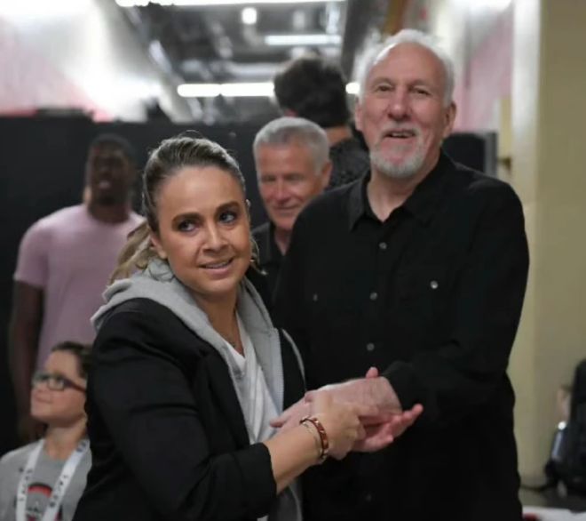 关键时刻勒沃库森备战荷甲；队长鼓劲细节曝光；更衣室稳定；临场指挥获称赞的简单介绍